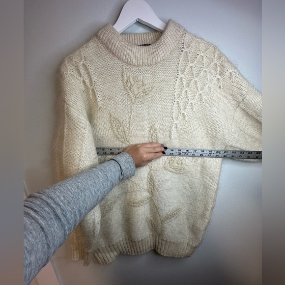 Gorgeous 3D Mohair  Floral Neutral Winter Cozy Knit Sweater - Picture 14 of 16